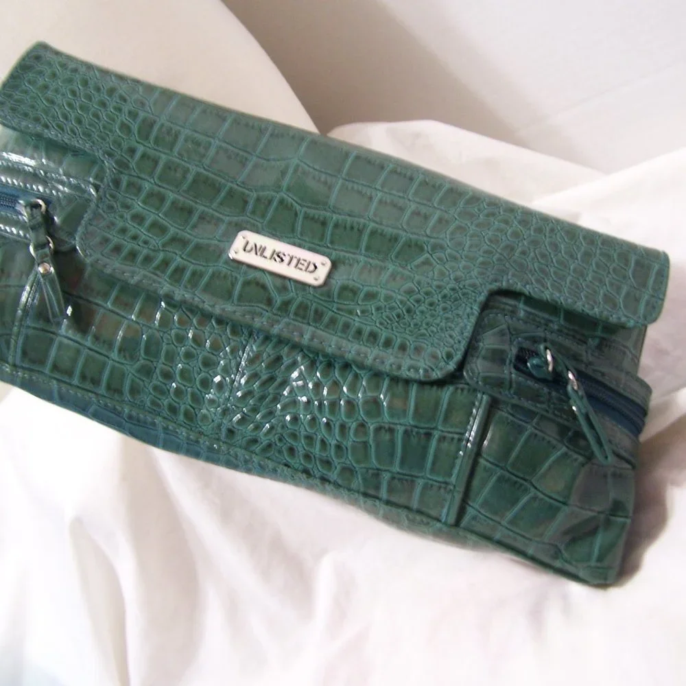 🏵️🏵️ 2/$15 🏵️🏵️ Unlisted Vegan Croc Green Clutch Bag. NWOT